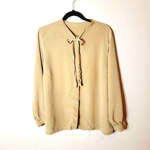 Vintage 100% Silk Caramel Tan button up bow collar Long sleeve Top - Picture 1 of 9